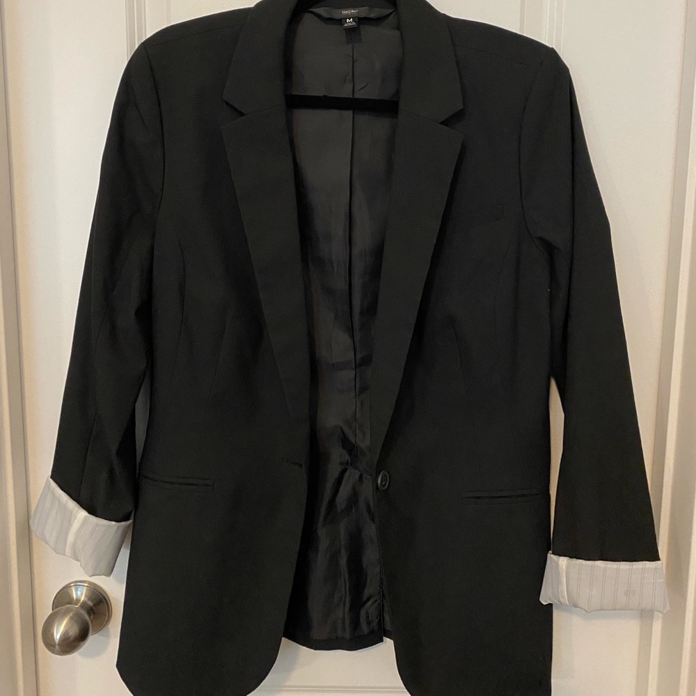 BLACK BLAZER W STRIPED SLEEVE LINING
